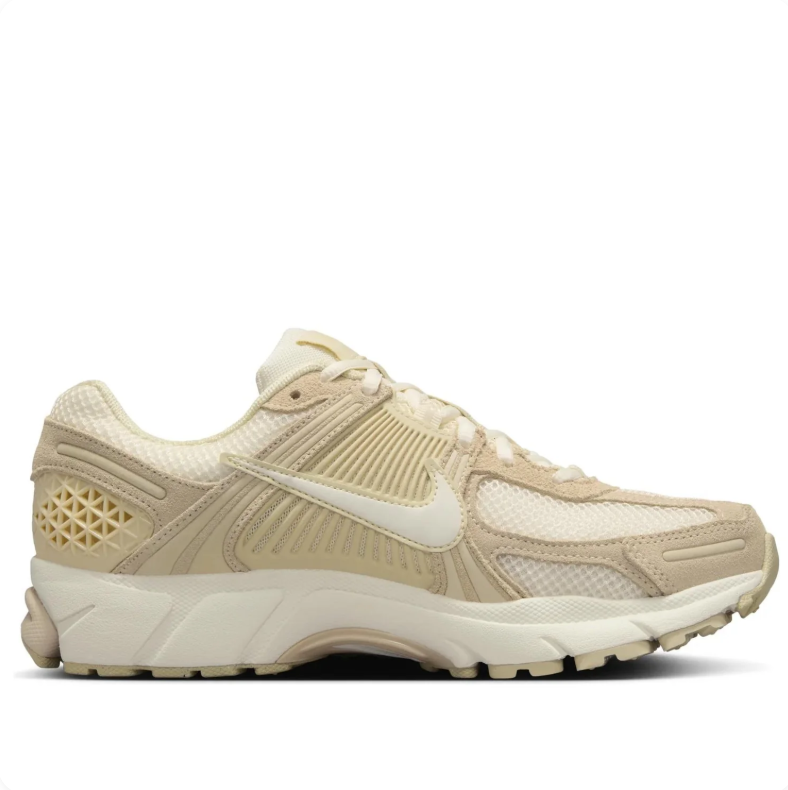 Nike Cream & Beige Low-Top Sneakers with Textured Panels